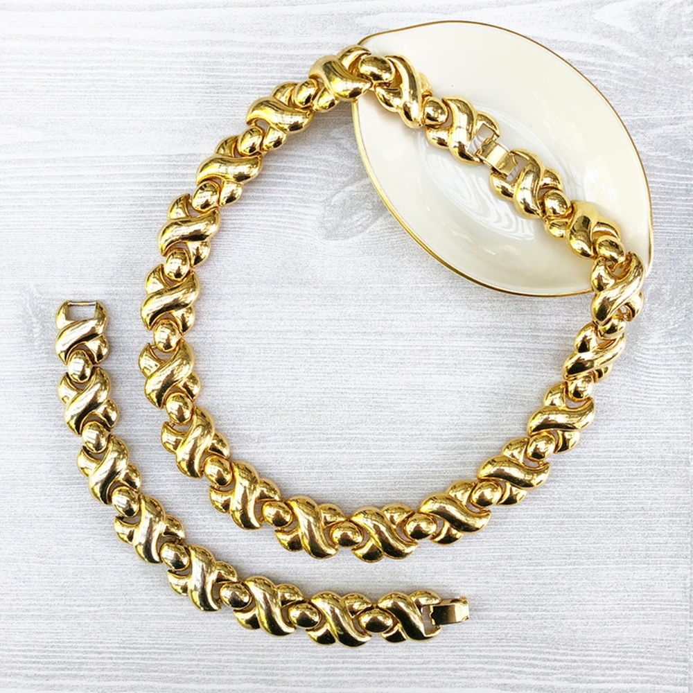 Chunky Gold Tone Necklace & Bracelet Set
